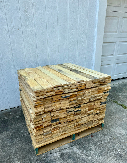 Bulk Pallet Wood -  350 Reclaimed Pine Boards - 250 Square feet